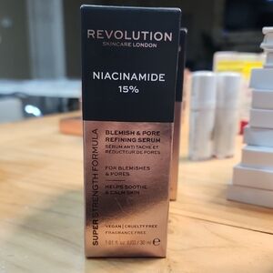 Revolution Niacinamide 15% Blemish & Pore Refining Serum - Gold
